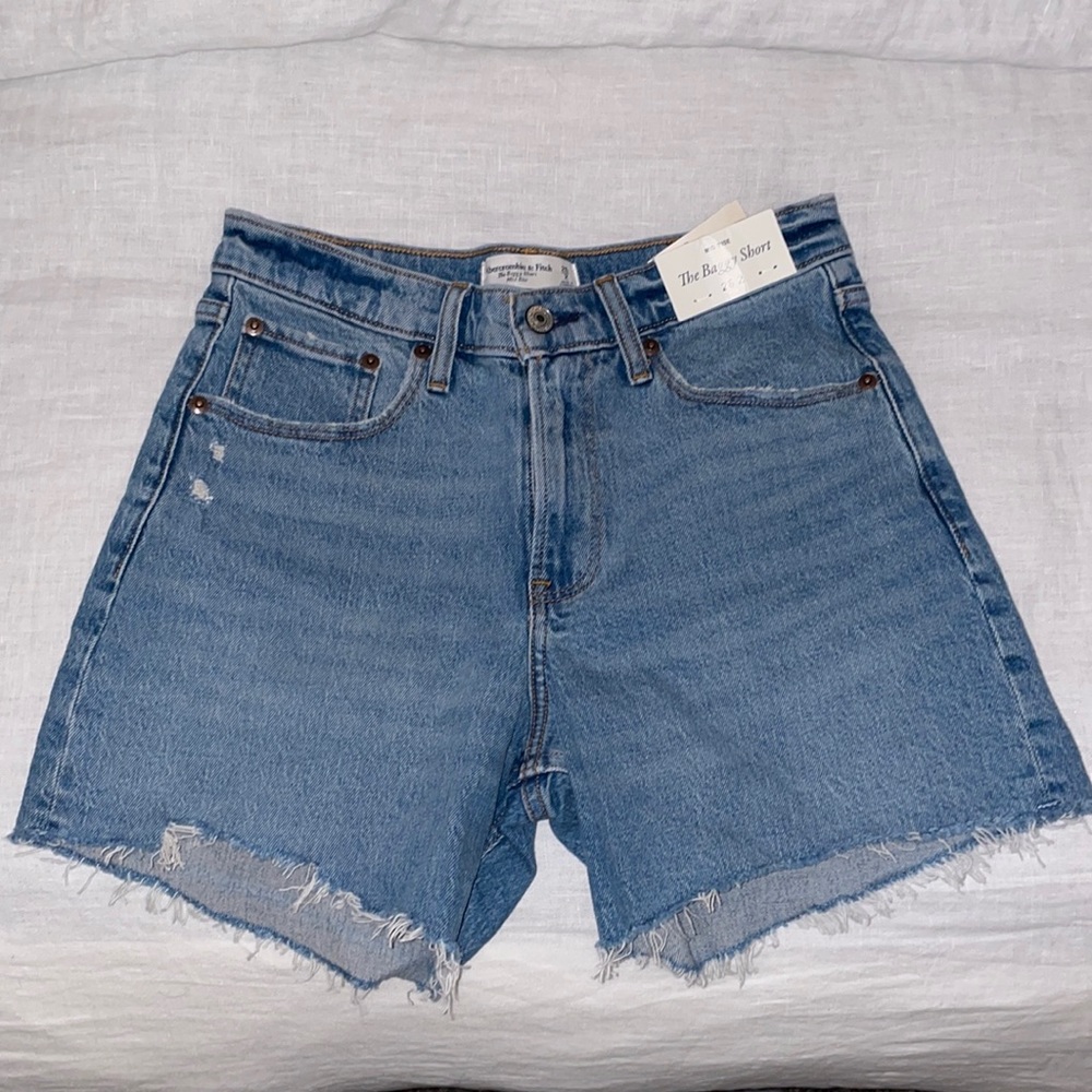 Abercrombie & Fitch The Baggy Short: Mid Rise Size: 26 (2)